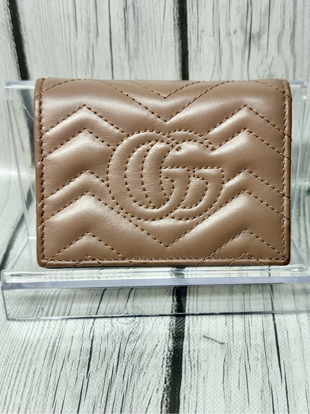 PRE LOVED GUCCI GG Marmont Quilted Leather Bifold Wallet Taupe - Picture 2 of 8